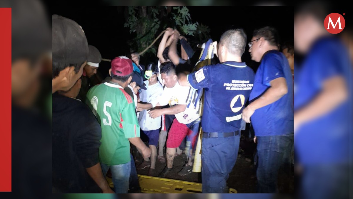Rescatan a personas tras quedar atrapadas en un árbol por huracán Otis