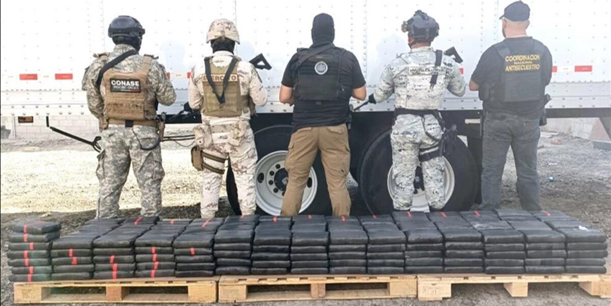 Aseguran más de 200 kilos de cocaína y vehículos en Tijuana, Baja California