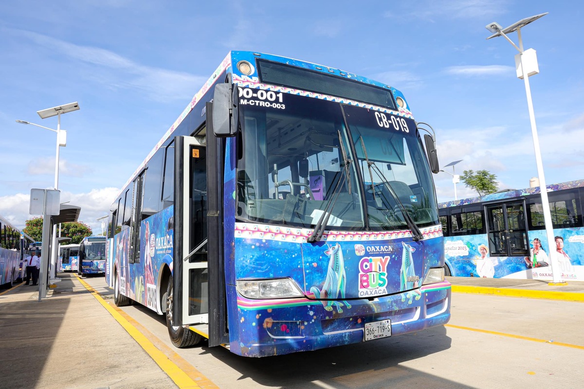 El gobernador de Oaxaca dio el banderazo de inicio a la nueva etapa del CityBus. | Salomón Jara