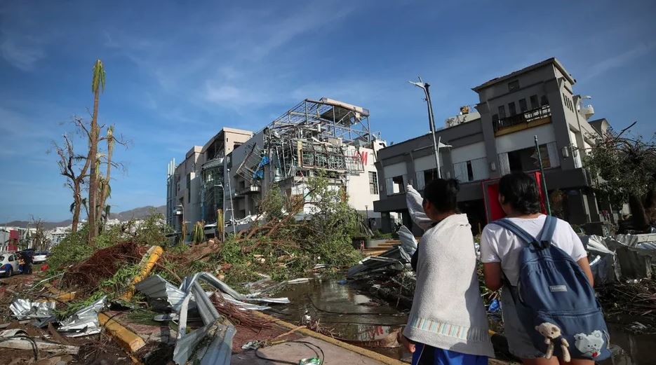 Lista de refugiados en albergues de Acapulco tras el paso del huracán 'Otis'