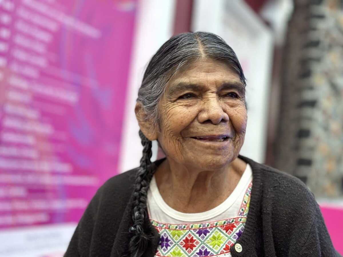 Martina es una tejedora orgullosamente originaria de la comunidad El Mejay en Chilcuautla.