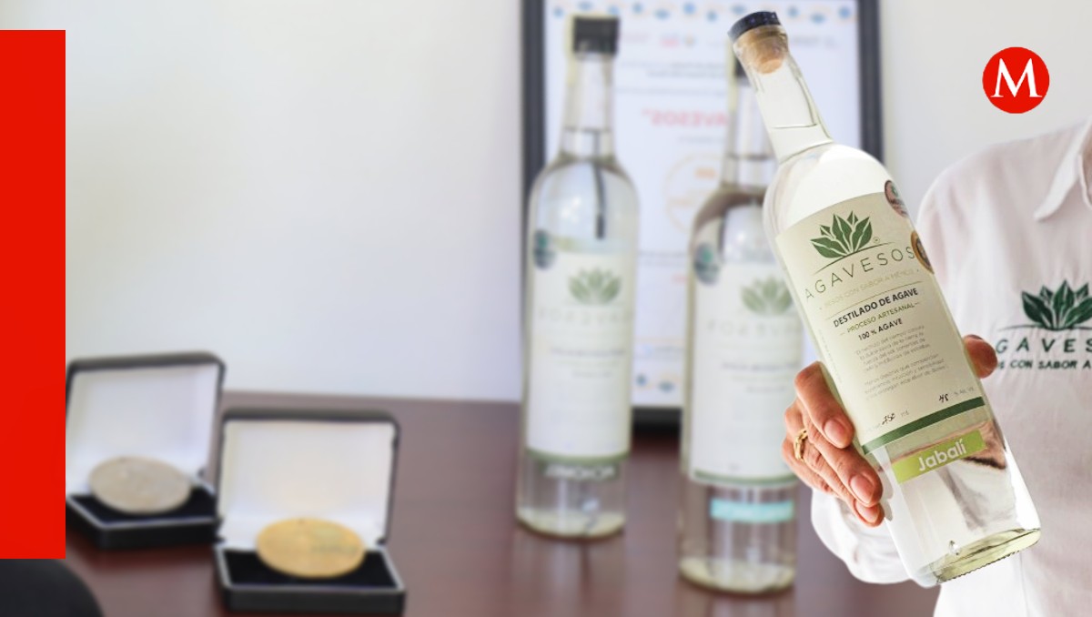 Mezcal de origen poblano Agavesos  | Melanie Torres