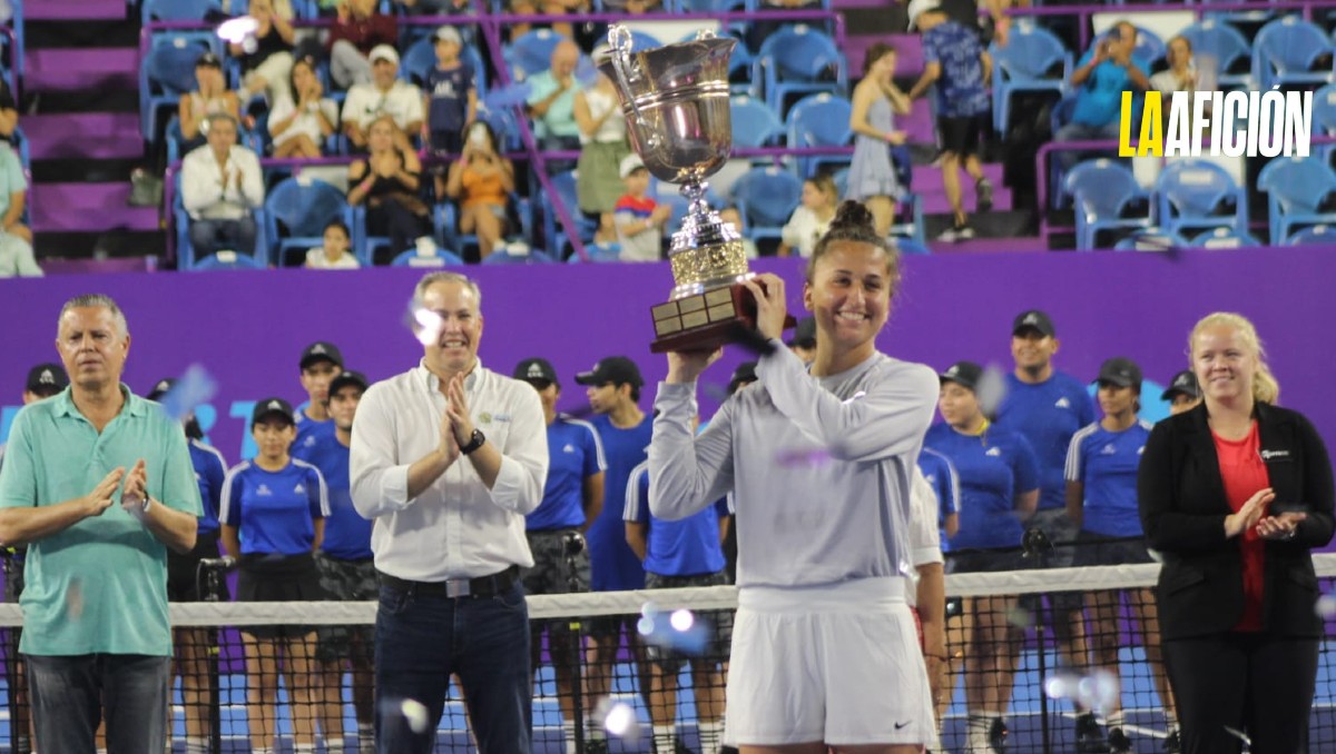 Emina Bektas consumó la sorpresa y sin estar sembrada, ganó el Abierto de Tenis en Tampico. (Sergio Sánchez)