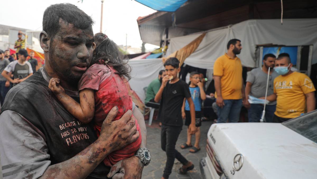 Víctimas en Gaza llegan al hospital Al Shifa | AFP