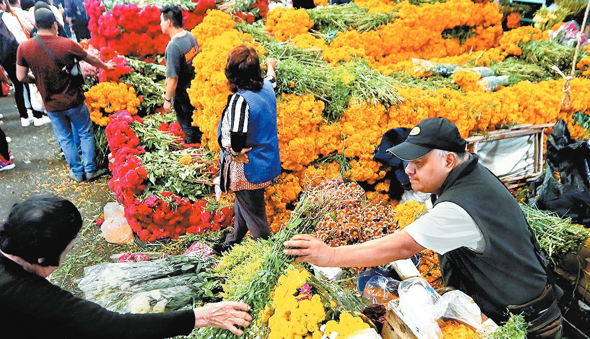 Cempasúchil, tradicional en la ofrenda. Mario Guzmán/EFE
