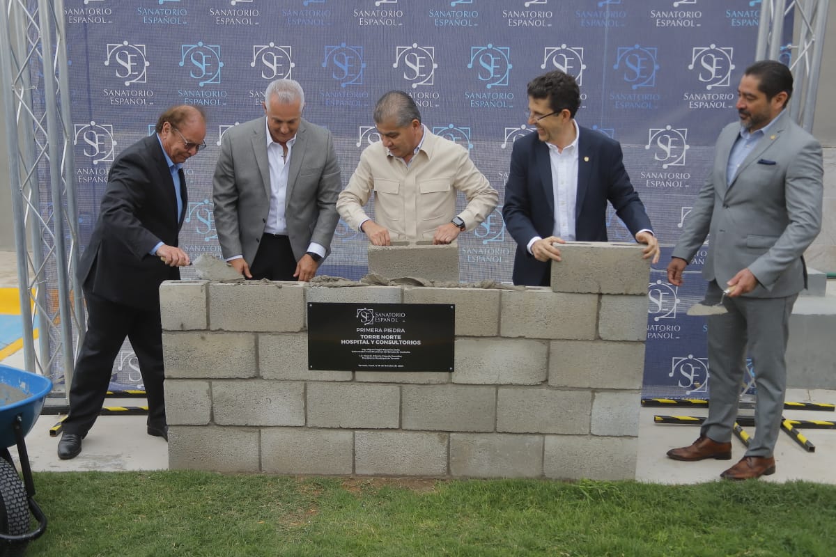 Colocan primera piedra de nuevo hospital Sanatorio Español. | Manuel Guadarrama