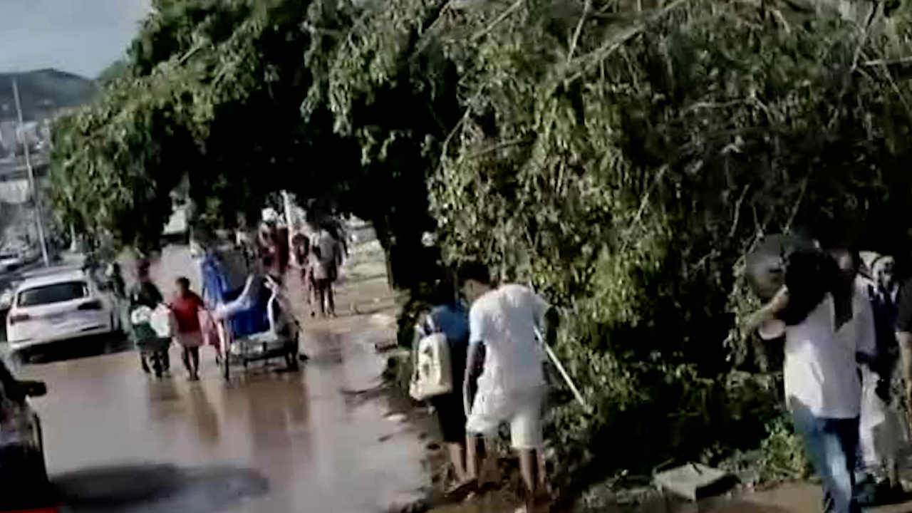 Familiares acuden al Semefo de Acapulco en búsqueda de desaparecidos