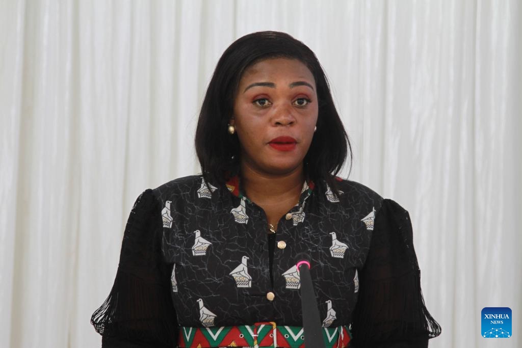Tatenda Mavetera, ministra de Tecnologías de la Información y la Comunicación de Zimbabue, en la presentación del programa. (Xinhua/ Tafara Mugwara)