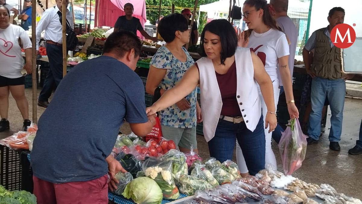 Úrsula Salazar realiza jornada asistencial. (Jesús Alberto García)