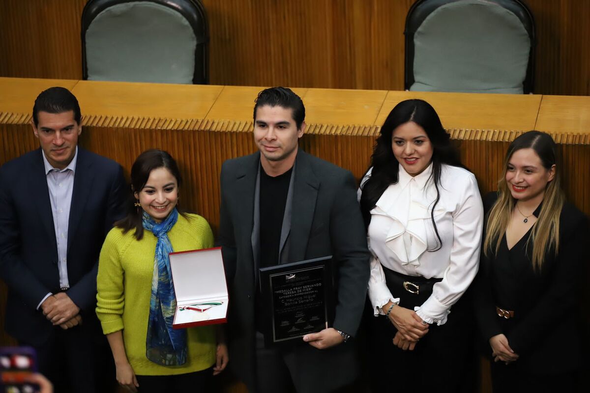 El Congreso de NL entregó a emprendedor hídrico medalla Fray Servando Teresa de Mier. Foto: Especial
