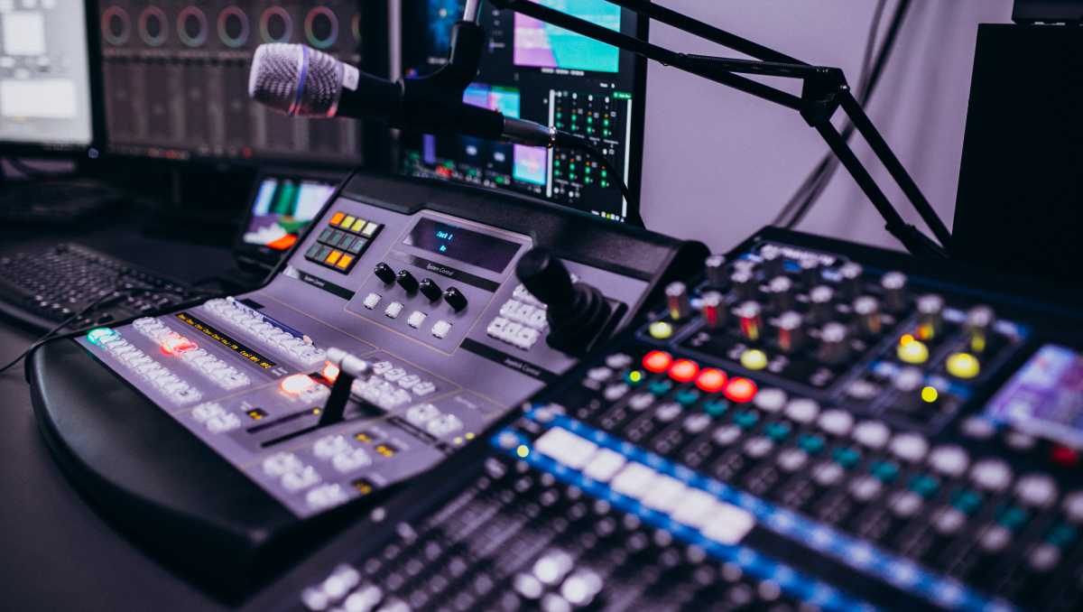 De cada 10 denuncias que reciben sobre radios piratas, no siempre son 10 estaciones ilegales. | Freepik