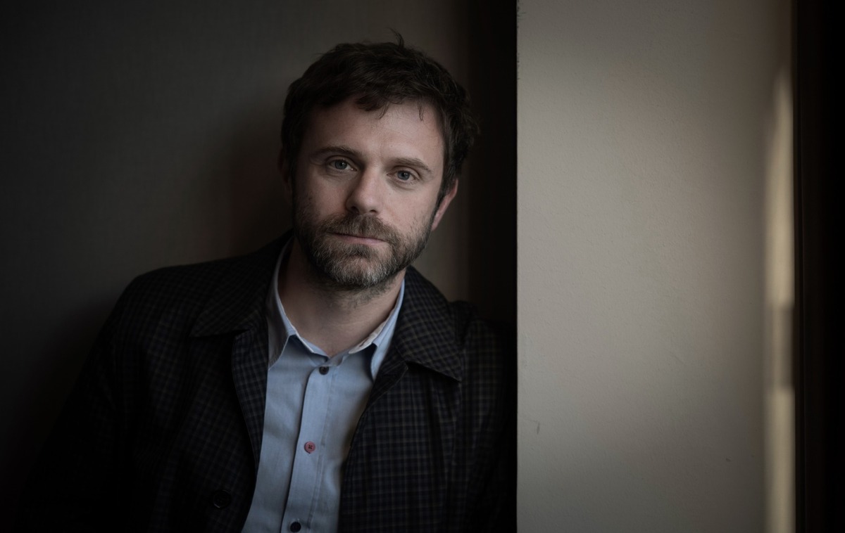 En 2008 ganó el Premio Strega por su primera novela, La soledad de los números primos (Ivan Giménez).
