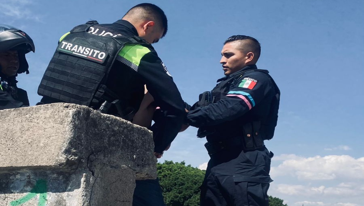 Policías municipales frustran suicidio en Centro Histórico de Puebla | Especial