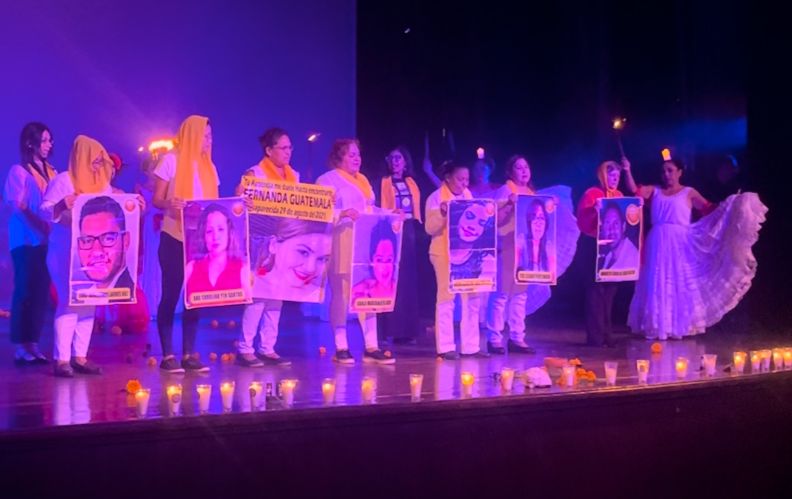 La protesta se desarrollo durante la presentación del evento Noche de Leyendas (Isabel Zamudio)