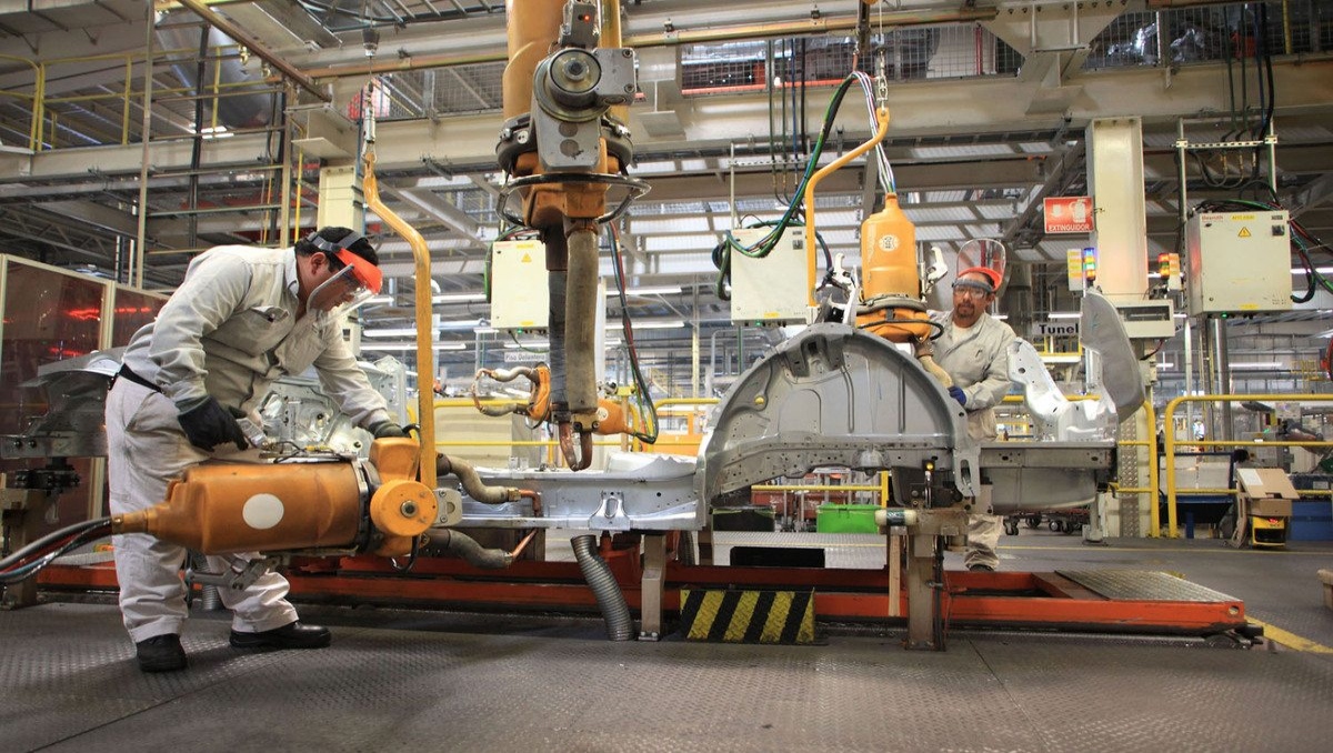 Aplica Volkswagen en Puebla jornada extra de trabajo para producción | Andrés Lobato