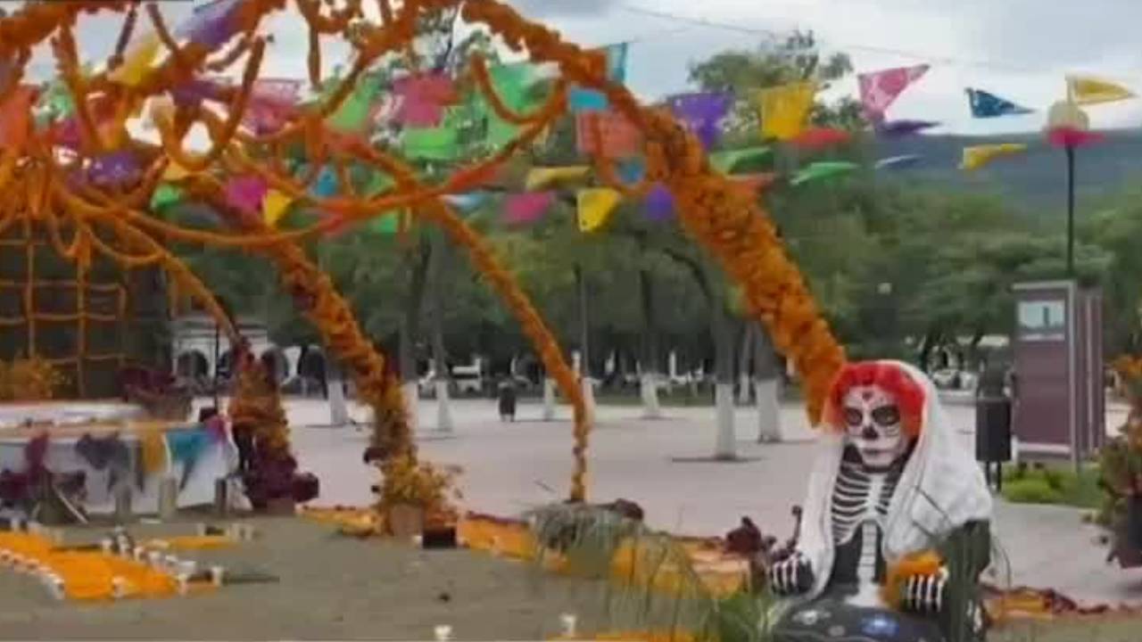 Inicio de celebraciones del Día de Muertos con operativo de seguridad en panteones
