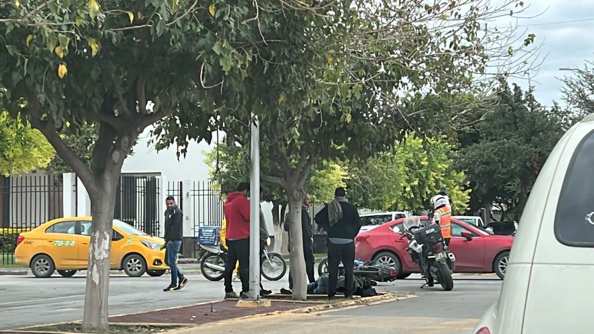 El motociclista resultó lesionado, además de diversos daños materiales. | Especial