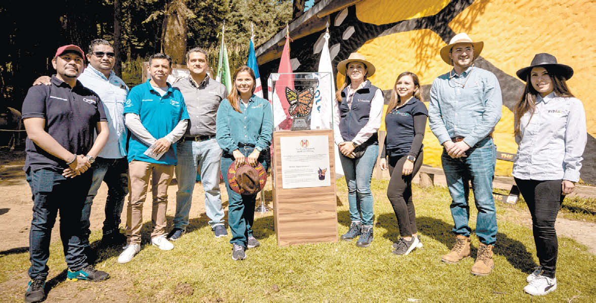 Reconocimiento a Xignux por su participación en el proyecto de Conservación de Mariposa Monarca. (Cortesía)