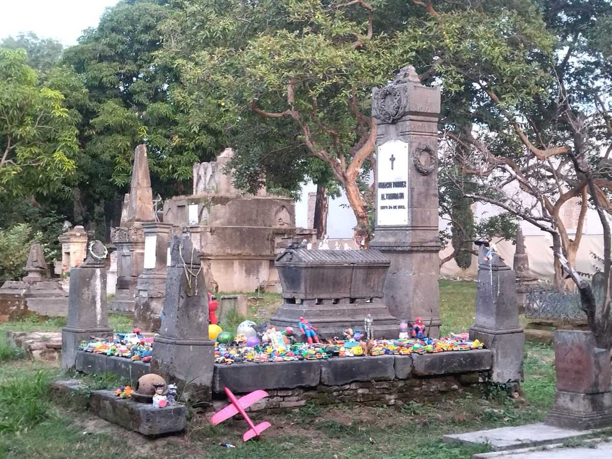 Tumba de Nachito en el Panteón de Belén. (Dalia Rojas)