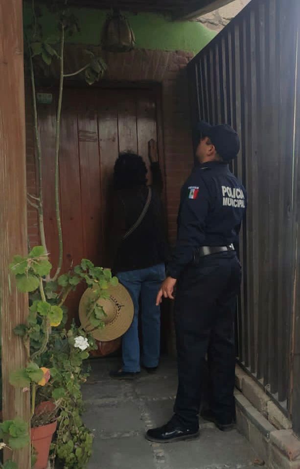 Tras una búsqueda infructuosa en el panteón, la mujer fue trasladada a su domicilio (Cortesía)