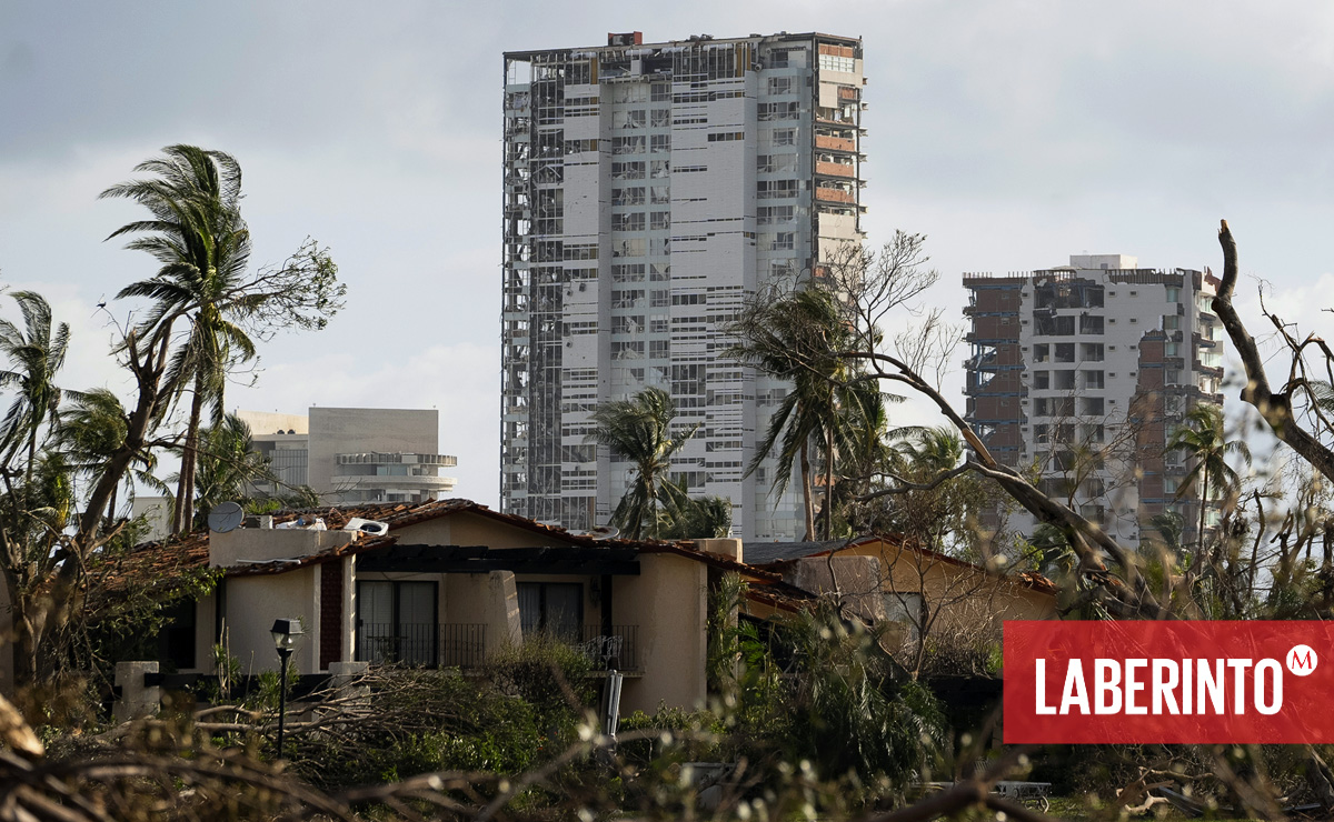 Casas y edificios dañados tras el paso del huracán Otis en Acapulco. (Foto: Félix Márquez | AP)