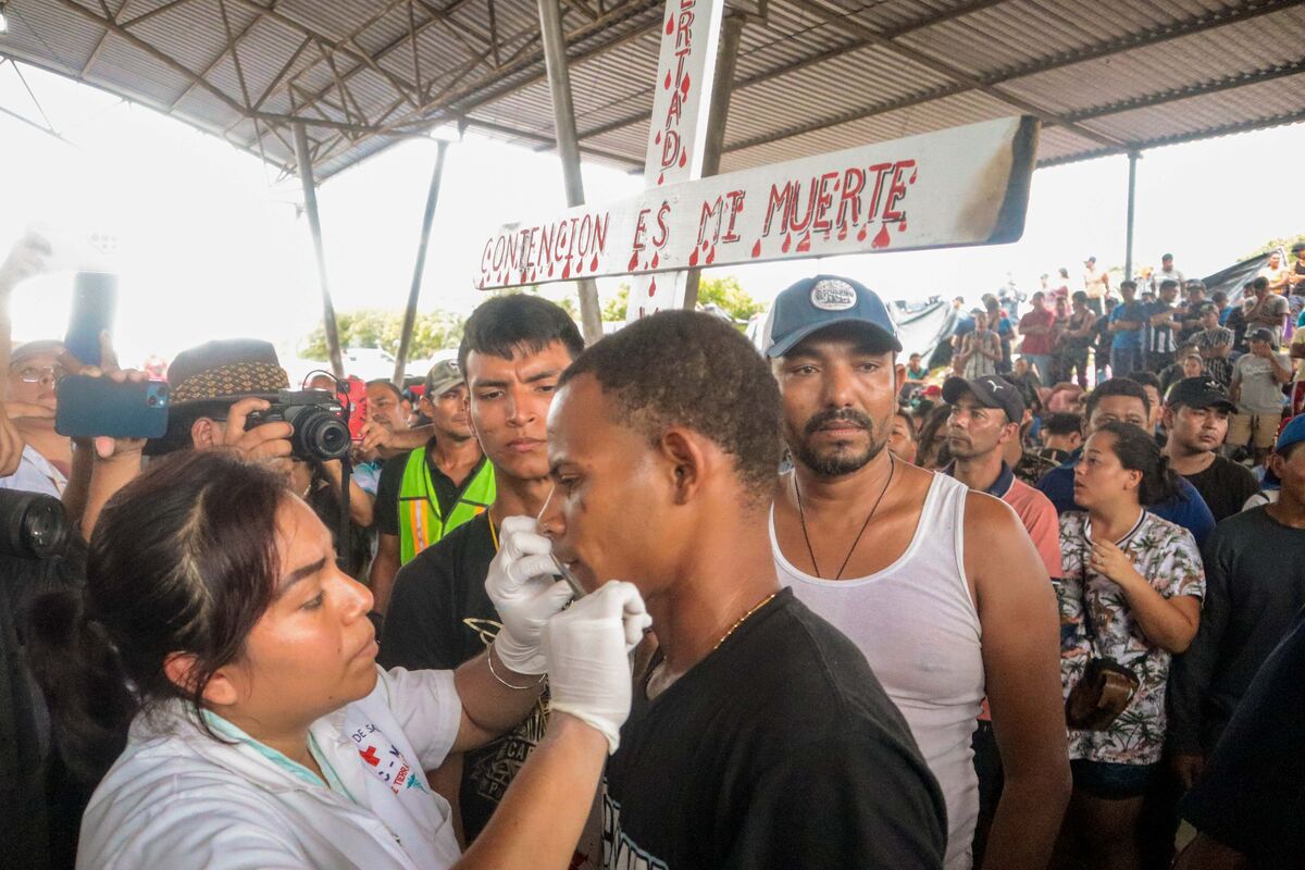 Diez migrantes se suturaron los labios para exigirle al Instituto Nacional de Migración (INM) | Cuartoscuro