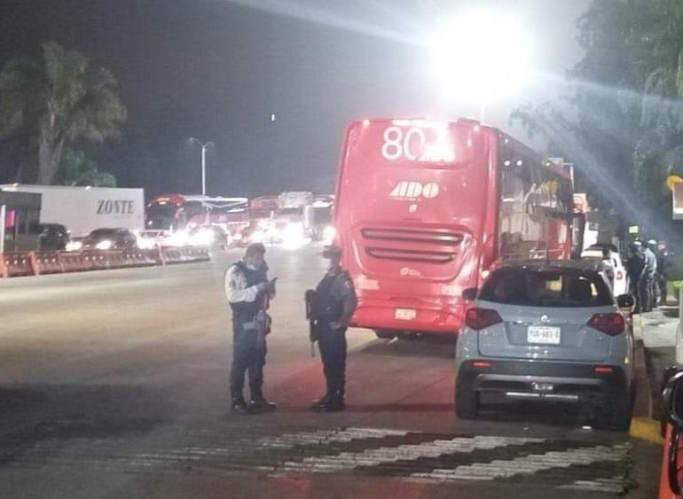Los pasajeros fueron amagados con un arma de fuego