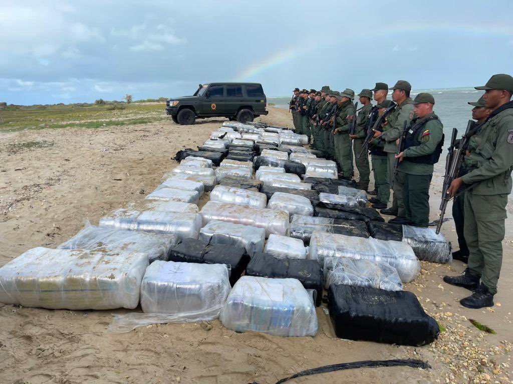 Militares de Venezuela incautan 3 mil 400 kilos de mayonesa de contrabando | EFE