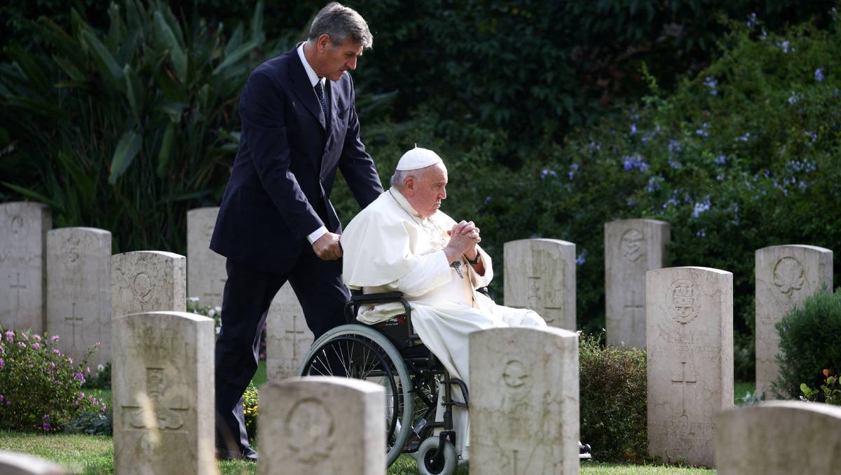 El papa Francisco pidió un alto al fuego desde un cementerio de la guerra | Reuters