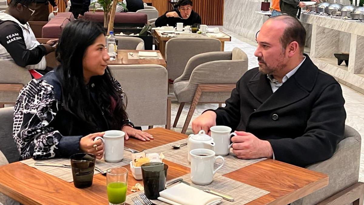 Reunión entre Arturo Salinas e Indira Kempis. | Foto: Especial