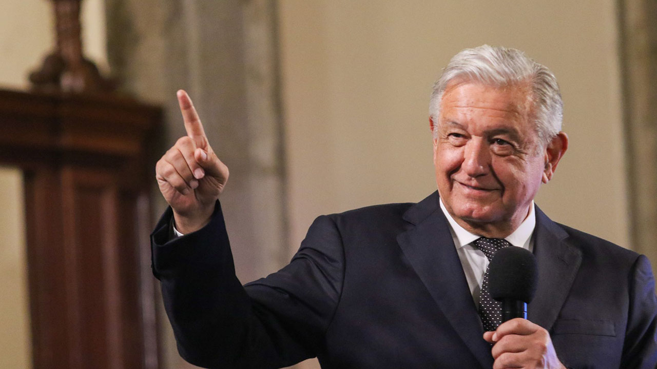 AMLO expone las 5 formas de gobierno, según Aristóteles