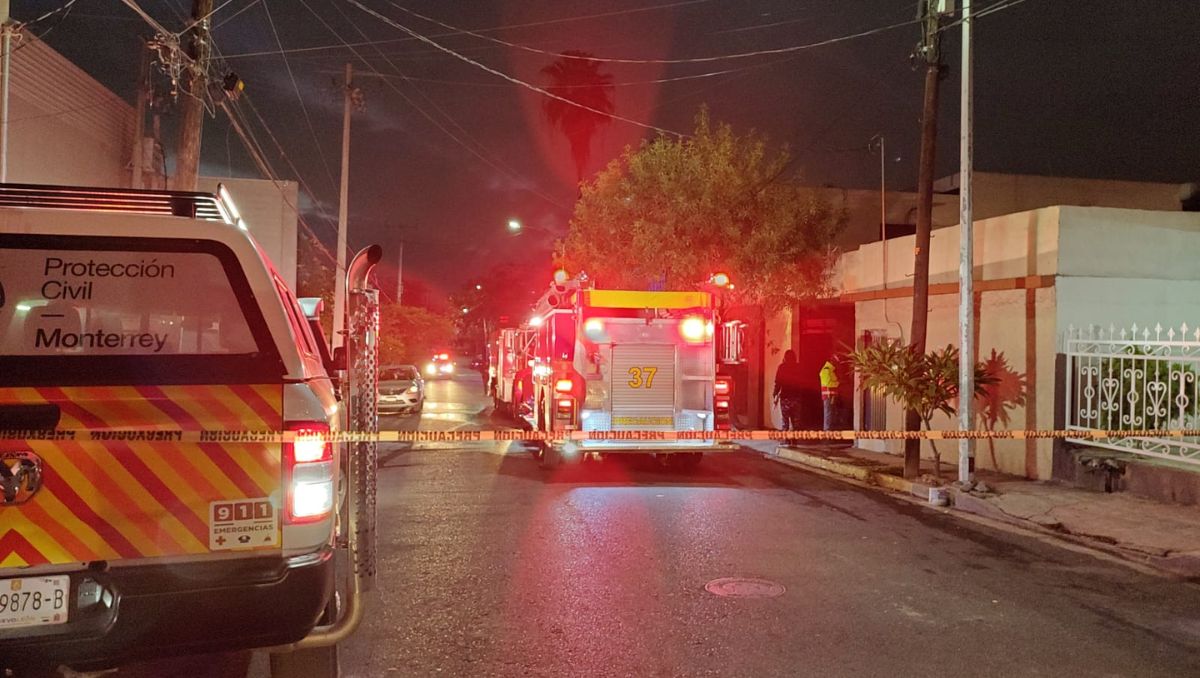 Al lugar arribaron elementos de Bomberos y Protección Civil de Monterrey. Agustín Martínez