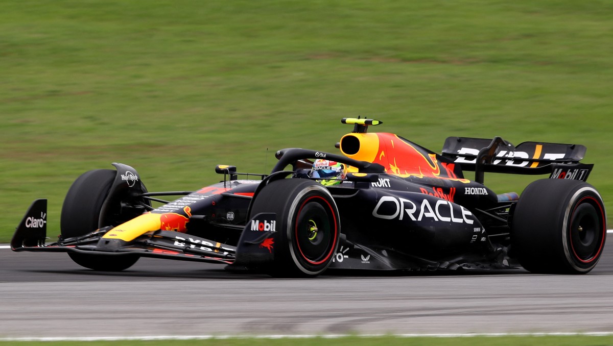 'Checo' Pérez termina en la posición número 18 en prácticas del GP de Brasil (Reuters)
