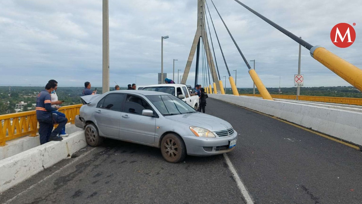 Choque en puente Tampico. (Noel Vergara)