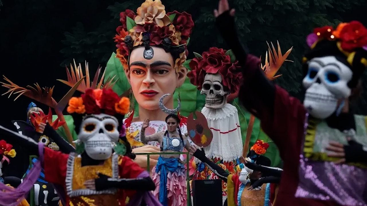 ¿Cuál es la expectativa de la derrama económica por el Desfile de Día de Muertos en CdMx?