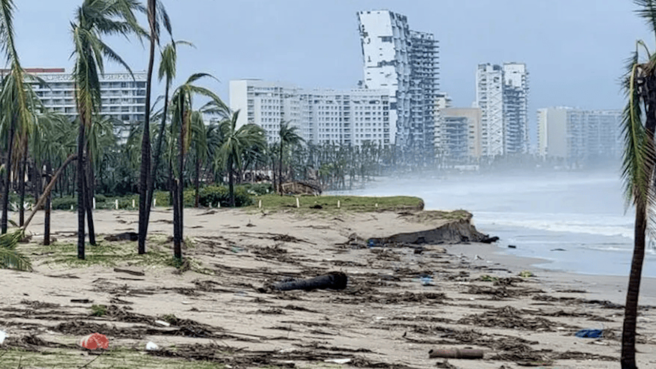 Instalan módulos de atención psicológica para familias de desaparecidos por el huracán 'Otis'