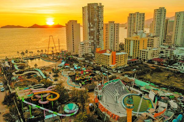 La zona hotelera de la ciudad turística luego de más de una semana del paso del huracán. EFE