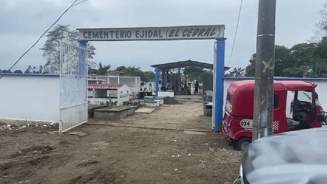 Cementerio ejidal "El Cedral", en Tabasco. (Captura)