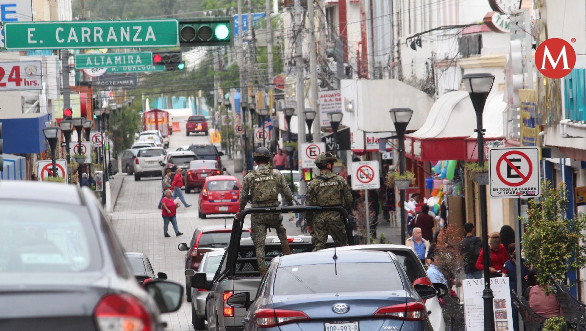 Marinos vigilan la zona centro de Tampico. (Yazmín Sánchez)