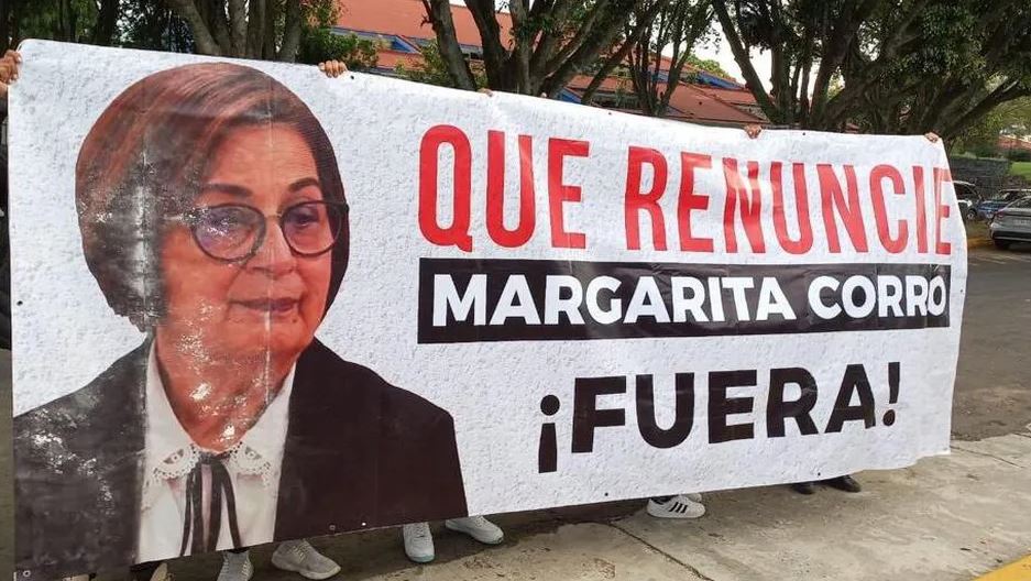 Pobladores indígenas protestan contra diputada Margarita Corro en Congreso del Estado