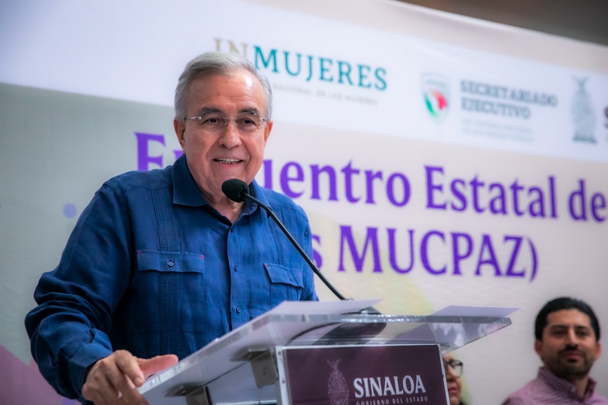 El gobernador de Sinaloa, Rubén Rocha, encabezo la inauguración del Encuentro Estatal de Redes de Mujeres Constructoras de la Paz.