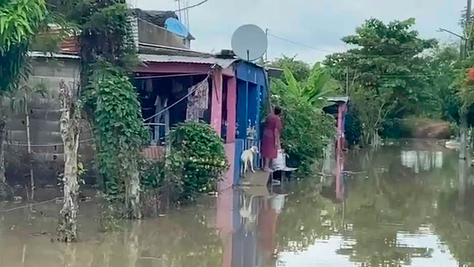 Habitantes de Tabasco se niegan a salir de sus hogares tras derrame de río