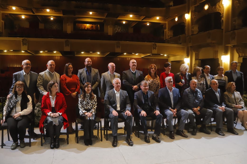 Se renovó y tomó protesta al nuevo patronato del Teatro Isauro. (Manuel Guadarrama)