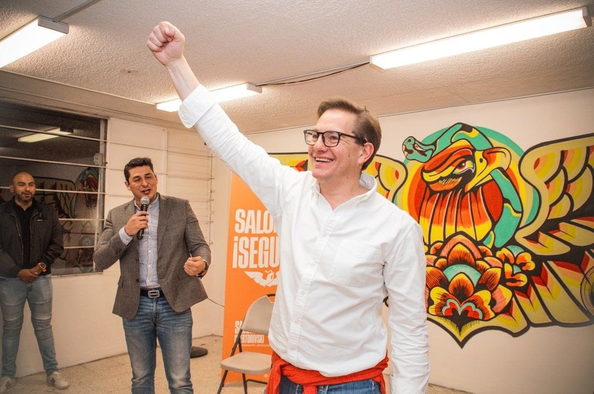 "Sin hacer trampa, sin adelantar los tiempos, somos los primeros y seguiremos poniendo el ejemplo." Chertorivski. | Especial