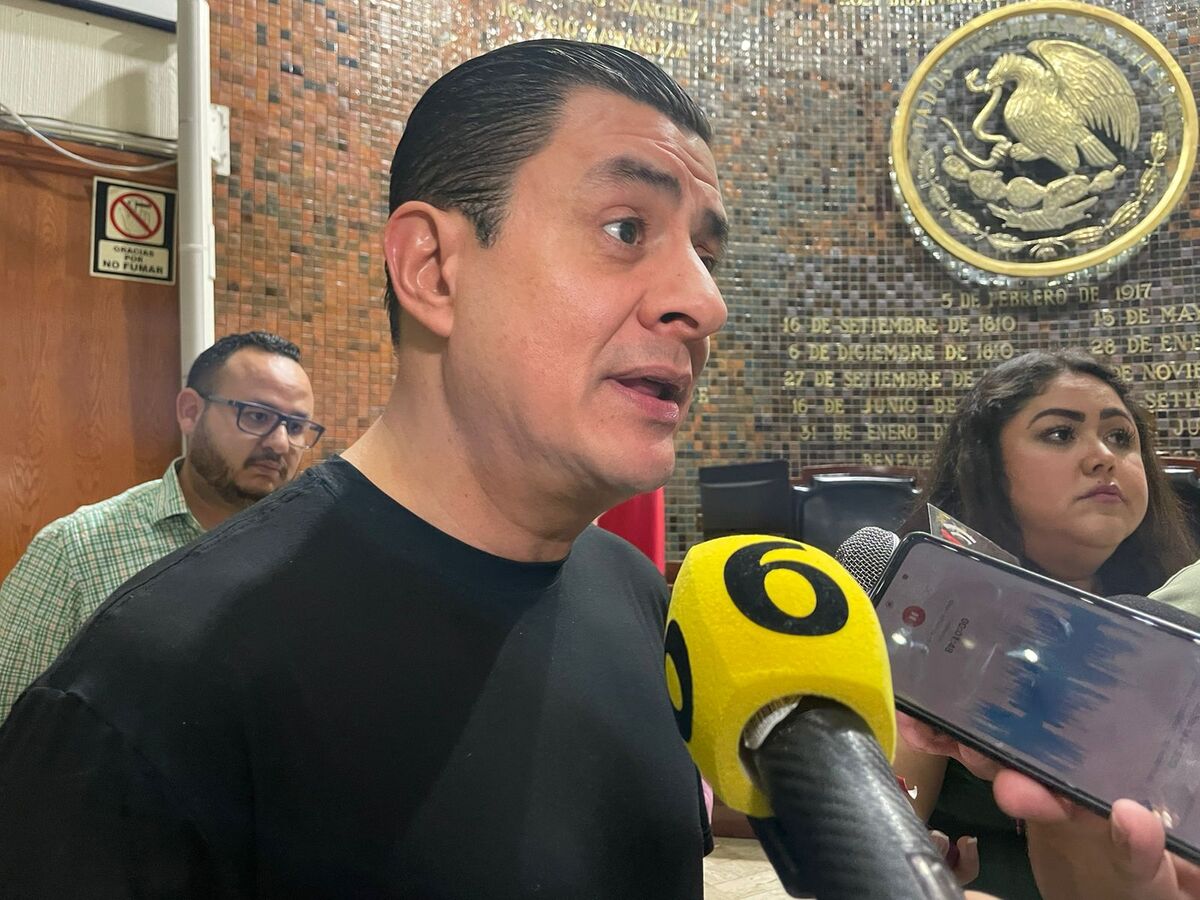 Chema Martínez espera los resultados de Morena. (Roberto Hurtado)