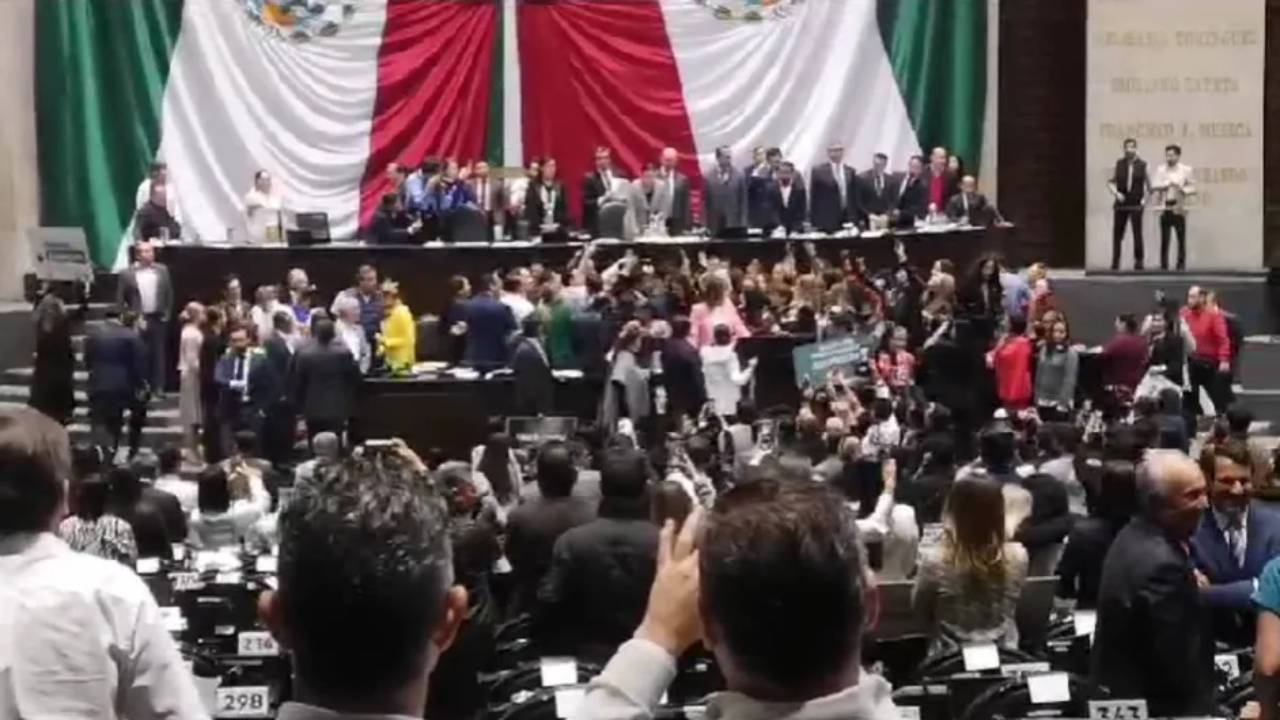 Se declara receso en sesión sobre presupuesto 2024 por altercado entre legisladores