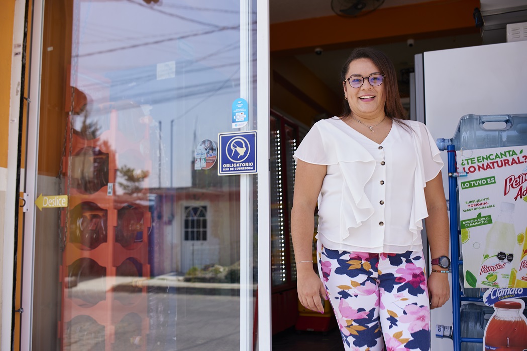 Mujeres utilizan la inclusión digital para impulsar el crecimiento de sus negocios. (ESPECIAL)
