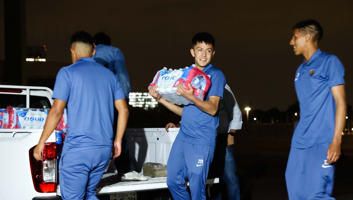 Pumas entrega víveres para damnificados por Otis (Cortesía)