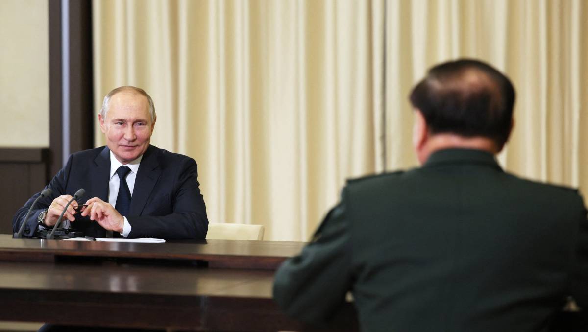 Vladimir Putin con el líder militar chino Zhang Youxia | AFP