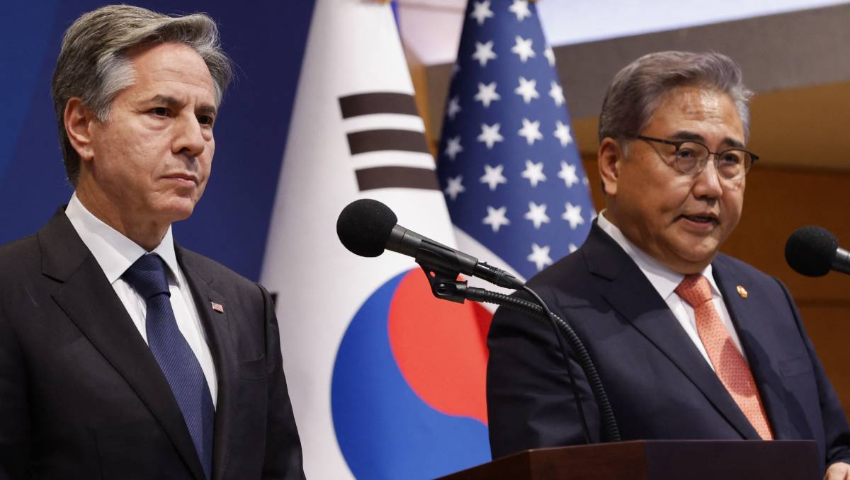 Antony Blinken junto a Park Jin, canciller surcoreano | AFP